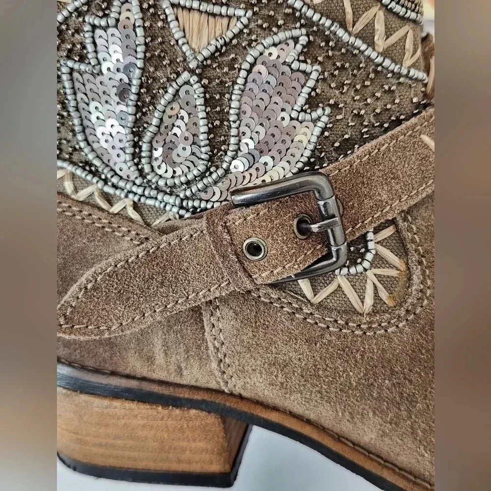 || NAUGHTY MONKEY || taupe, suede booties - Picture 5 of 7